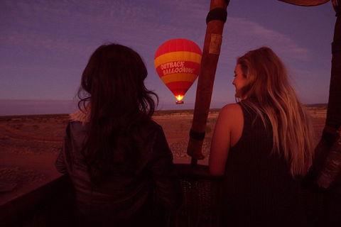 Early Morning Ballooning In Alice Springs - Holiday Find 1