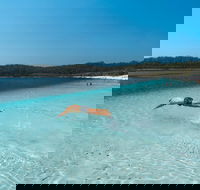 Lake McKenzie Full-Day Tour with Lunch from Hervey Bay - Holiday Find